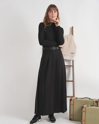 DW6M9231 Black Pleated Side Zipper 38" Skirt with Belt