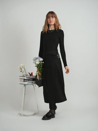 Club Malibu WB5CM1749SM Black Wool Wrap 35" Skirt with Leather Buckle